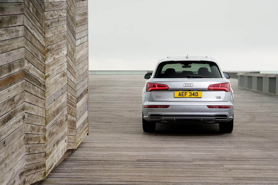  Audi Q5 TFSI Quattro S-Line 2017 года  (UK) (фото 39 из 40)
